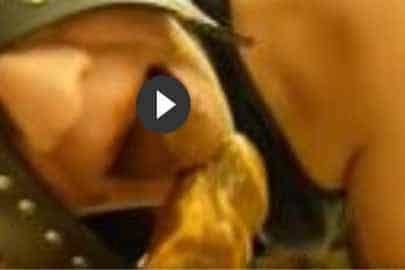 Scat Dildo Tube Film mit vom Arsch in den Mund